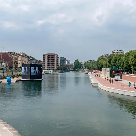 Navigli - Darsena La Perla In Citta Mediolan